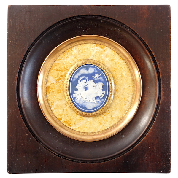 Miniature scène mythologique Wedgwood bleu sur fond faux marbre jaune - XIXe siècle