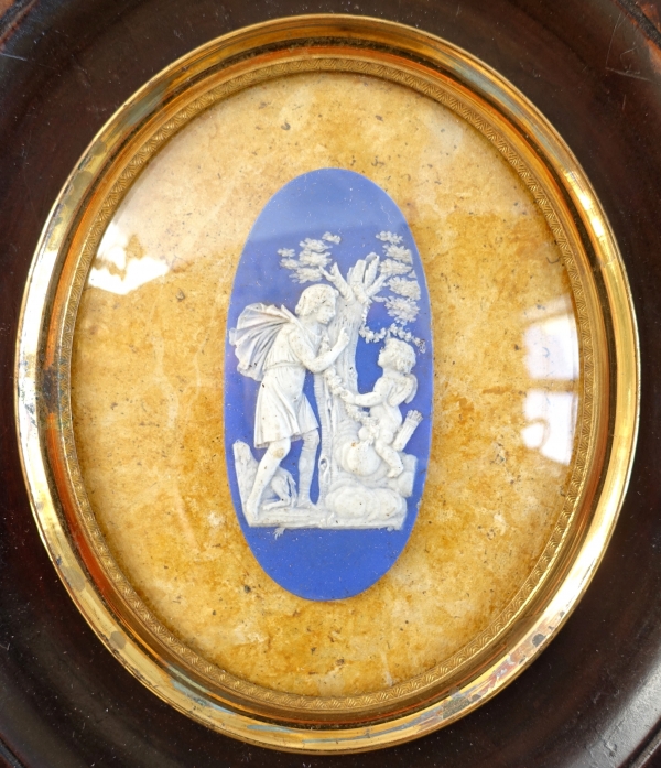 Miniature scène mythologique Wedgwood bleu sur fond faux marbre jaune - XIXe siècle