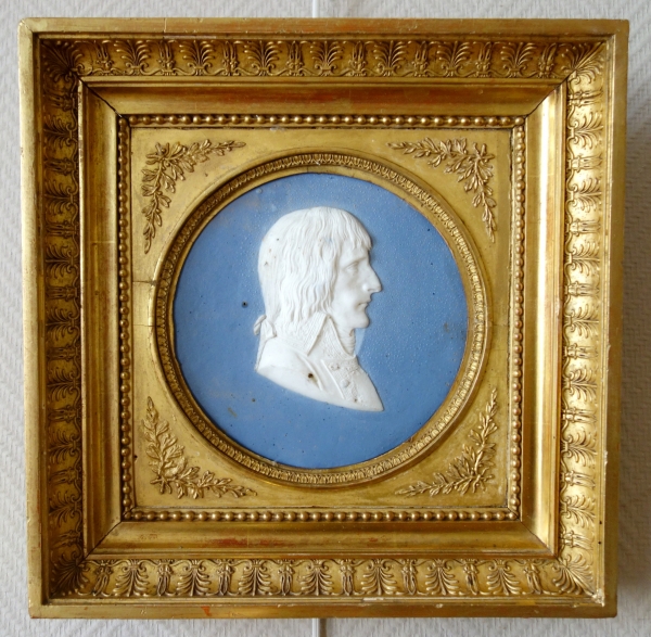 Emperor Napoleon Ier profile porcelain medallion : polychrome biscuit set into a gilt wood frame