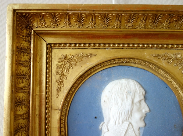 Emperor Napoleon Ier profile porcelain medallion : polychrome biscuit set into a gilt wood frame