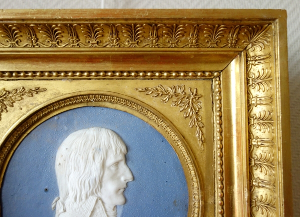 Emperor Napoleon Ier profile porcelain medallion : polychrome biscuit set into a gilt wood frame