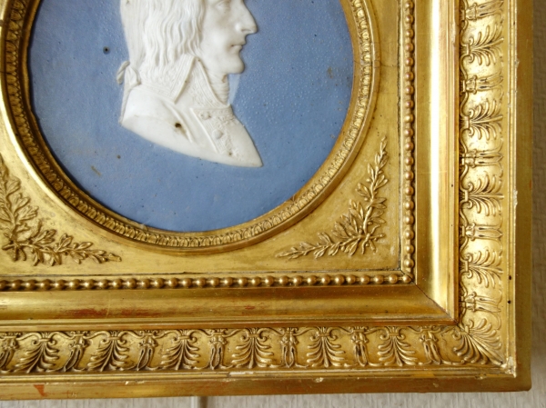 Emperor Napoleon Ier profile porcelain medallion : polychrome biscuit set into a gilt wood frame