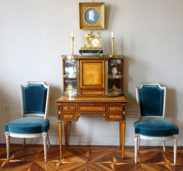 Emperor Napoleon Ier profile porcelain medallion : polychrome biscuit set into a gilt wood frame