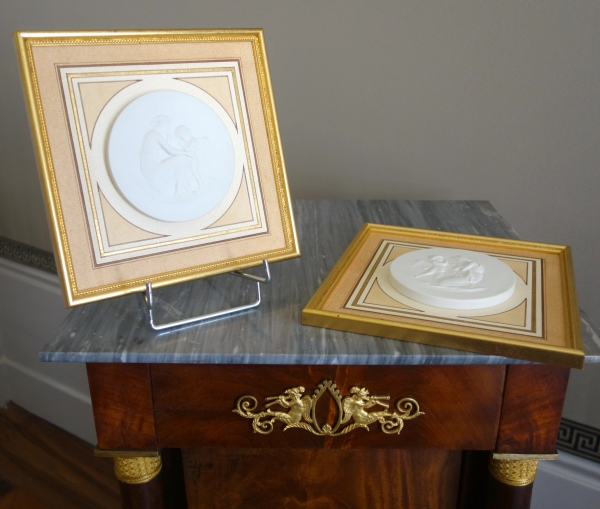 Manufacture de Sèvres : paire de miniatures en biscuit - La leçon à l'amour et la leçon de l'amour d'après Boizot