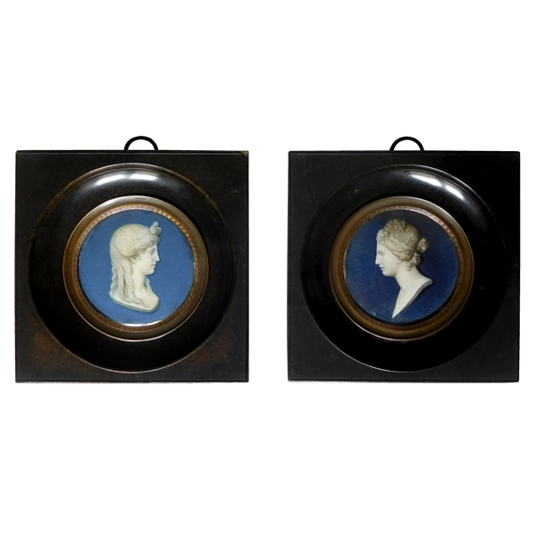 Paire de miniatures, camées en trompe l'oeil de bustes à l'antique, époque Empire