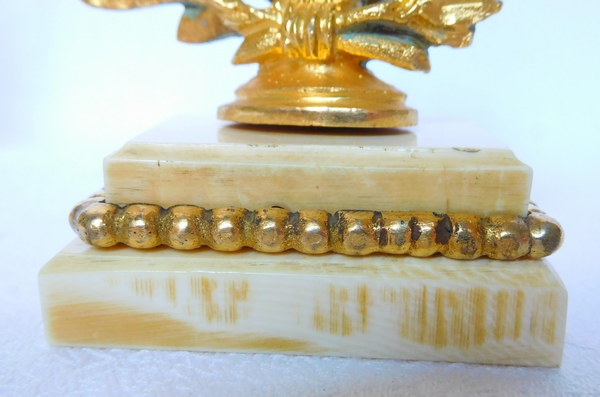 Paire de cadres pour miniature ou photo en bronze doré et ivoire, style Louis XVI