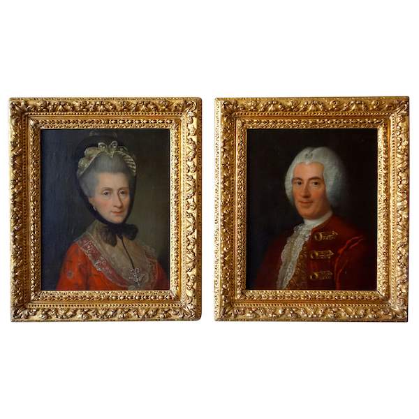 Paire de portraits d'aristocrates d'époque Louis XV - huiles sur toile XVIIIe siècle