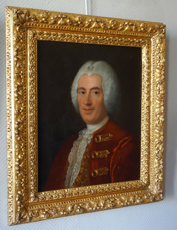 Paire de portraits d'aristocrates d'époque Louis XV - huiles sur toile XVIIIe siècle