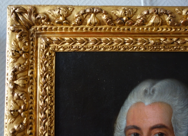 Paire de portraits d'aristocrates d'époque Louis XV - huiles sur toile XVIIIe siècle