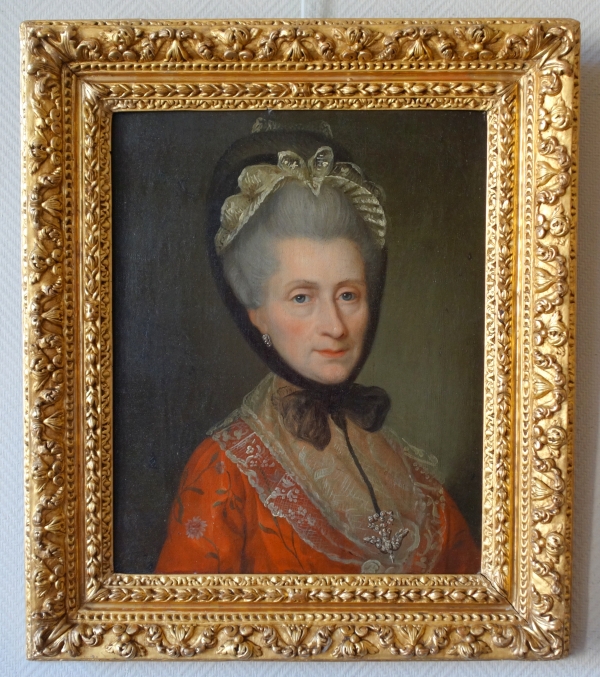 Paire de portraits d'aristocrates d'époque Louis XV - huiles sur toile XVIIIe siècle
