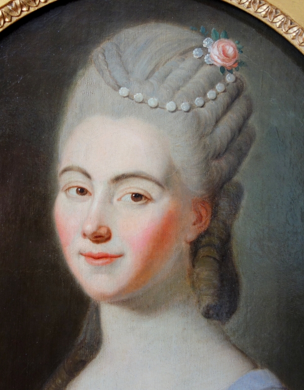 Ecole française du XVIIIe siècle, portrait de la Comtesse du Barry en Flore, huile sur toile, cadre estampillé