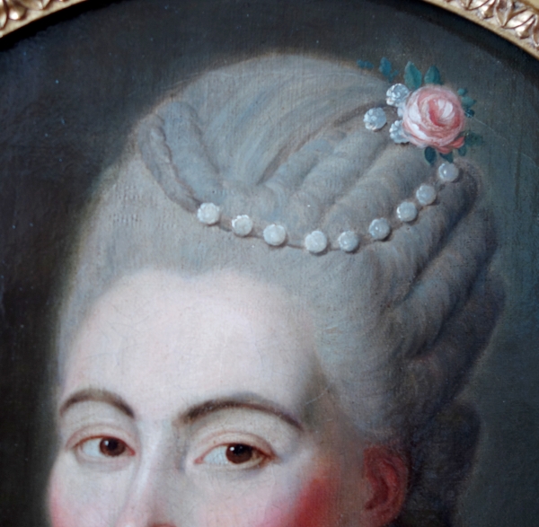 Ecole française du XVIIIe siècle, portrait de la Comtesse du Barry en Flore, huile sur toile, cadre estampillé