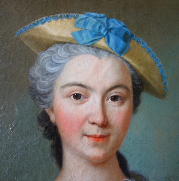 Ecole Française du XVIIIe siècle, entourage de Nattier : portrait de dame dans son cadre d'origine - époque Louis XV