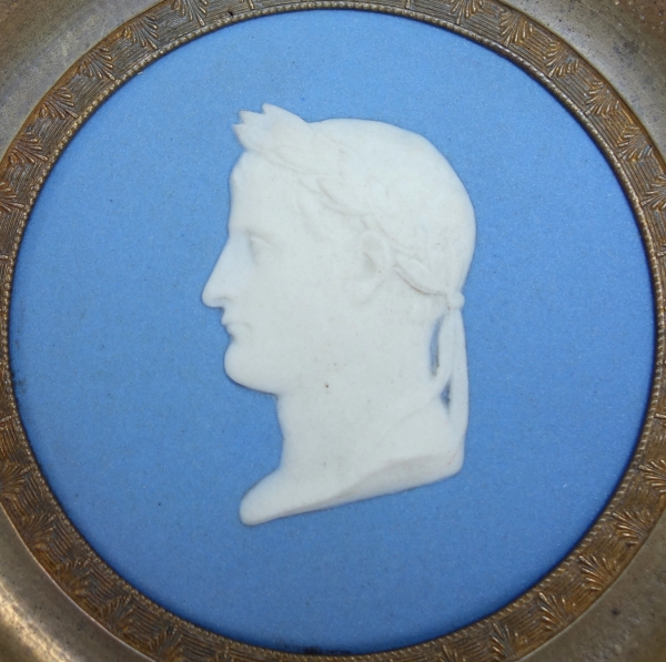 Polychrome porcelain biscuit medallion picturing Emperor Napoleon Ier - Wedgwood