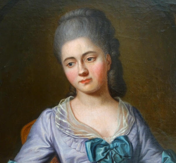 Ecole Française du XVIIIe siècle : grand portrait de dame aristocrate époque Louis XVI - 79cm x 95cm