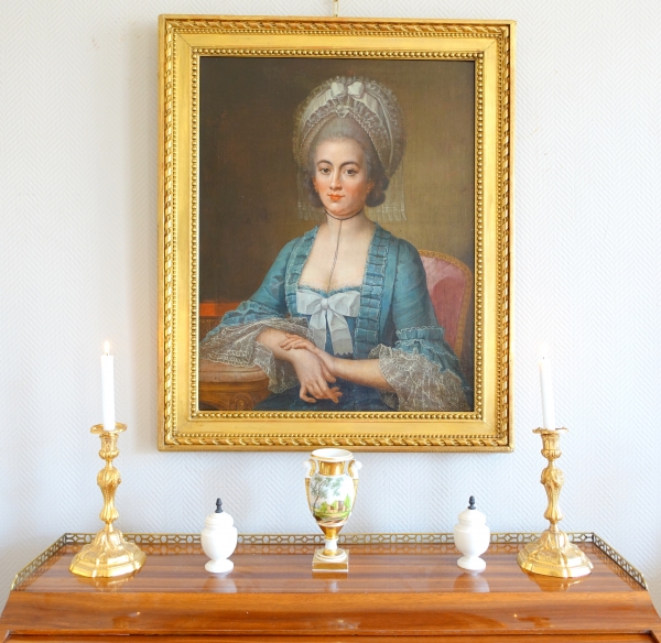 Ecole Française du XVIIIe siècle : grand portrait de dame aristocrate d'époque Louis XVI