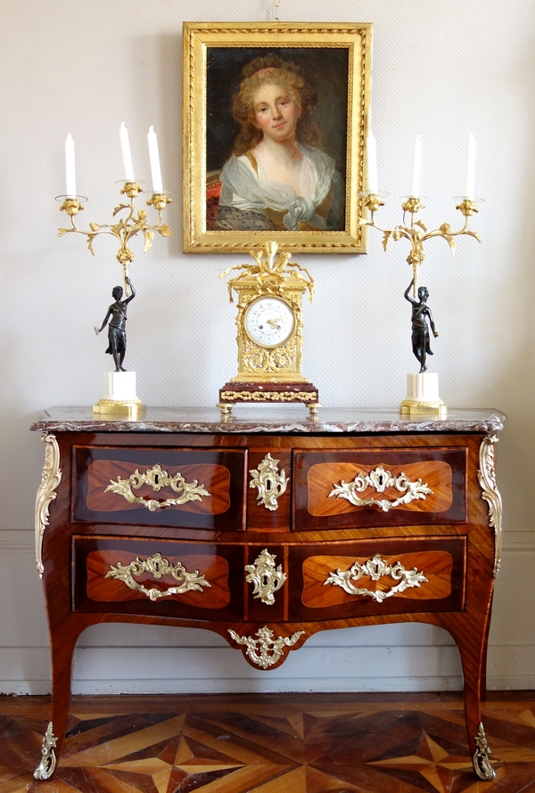 Ecole Française, portrait d'une femme du XVIIIe siècle - cadre en bois doré d'époque Louis XVI