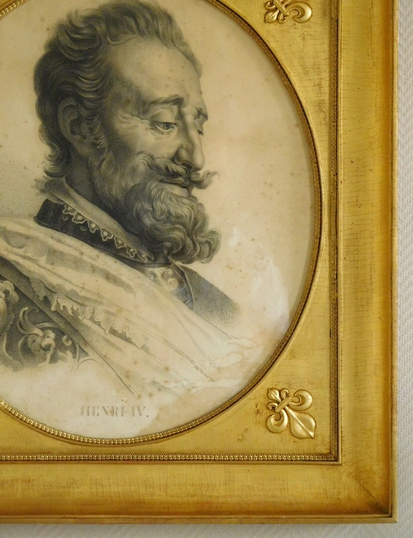 Grand portrait royaliste du Roi Henri IV dans un cadre en bois doré à fleurs de lys - dessin 1829