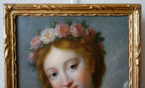 Ecole Française du XVIIIe siècle : portrait de jeune femme en Flore - huile sur toile