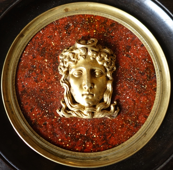 Portrait miniature de Diane, souvenir du Grand Tour, bronze doré sur fond porphyre