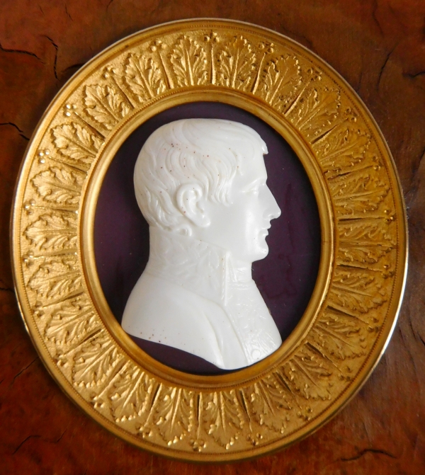 Empire sculpted ivory miniature featuring Napoleon Bonaparte, early 19th century