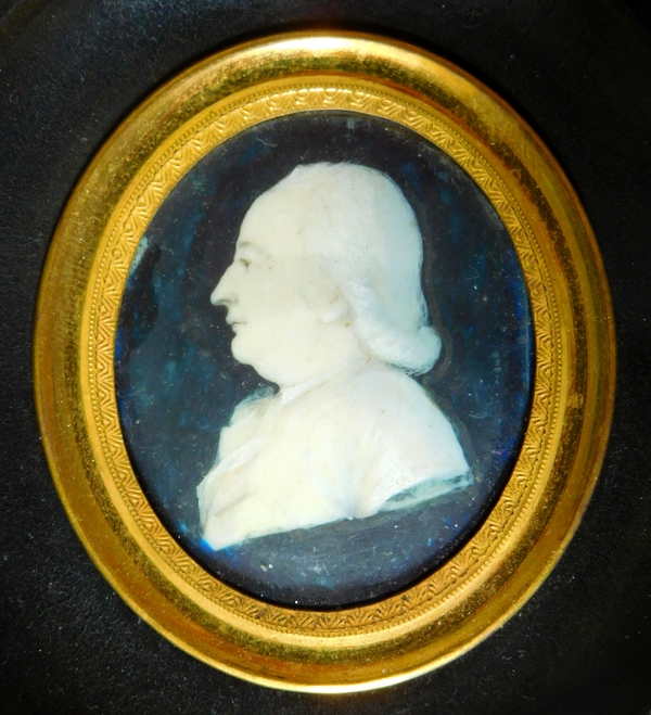 Miniature sur ivoire du XVIIIe siècle, portrait d'homme de profil dans un cadre XIXe