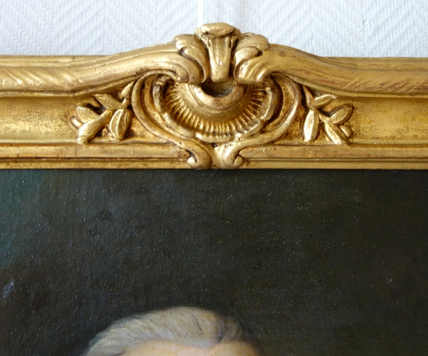 Portrait d'Officier Général d'époque Louis XV dans son cadre d'origine en bois sculpté et doré