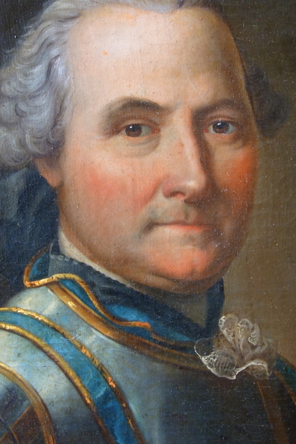 Portrait d'Officier Général d'époque Louis XV dans son cadre d'origine en bois sculpté et doré