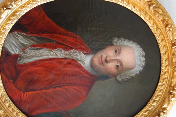 18th century French school, ovale portrait of a gentleman, Louis XV period - oil on canvas