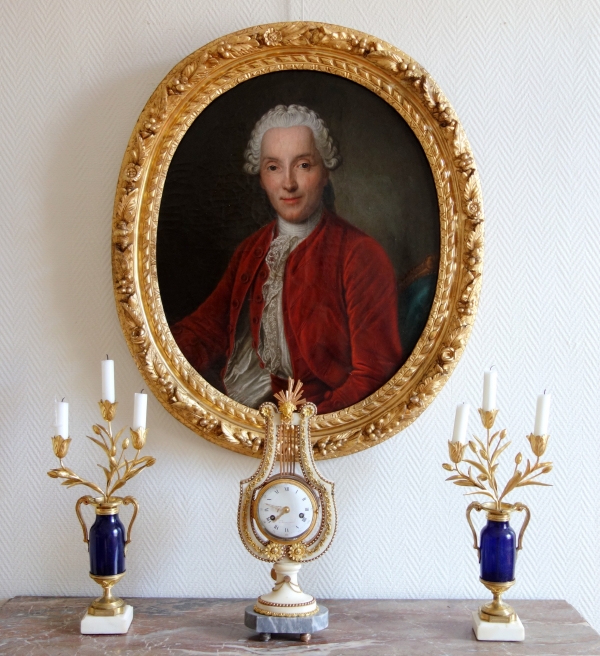 18th century French school, ovale portrait of a gentleman, Louis XV period - oil on canvas