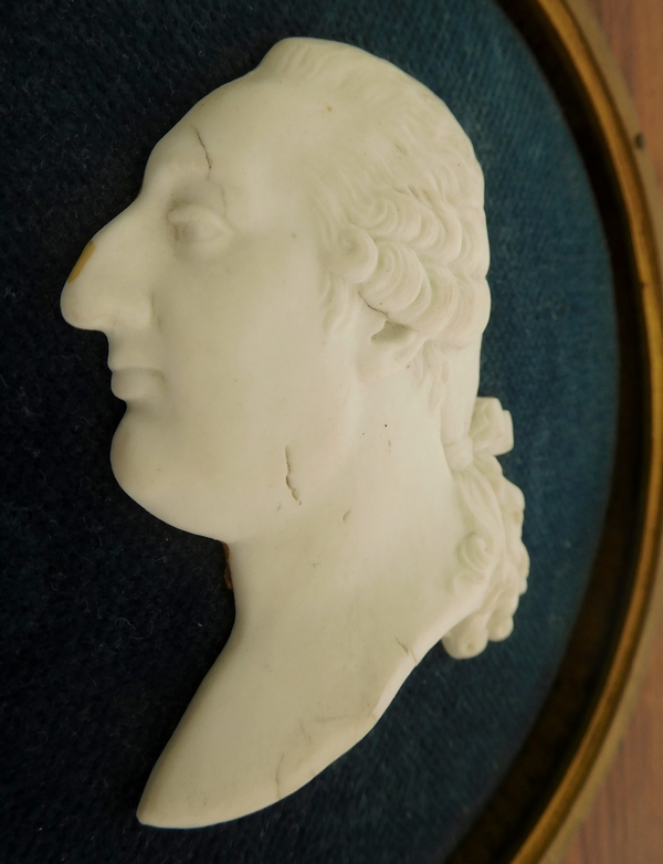 Louis XVI miniature biscuit bust in a rosewood frame, 19th century