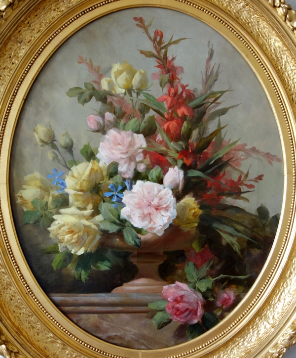 Ecole Française du XIXe siècle : tableau de fleurs, huile sur toile dans un cadre ovale vers 1880