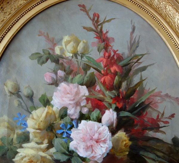 Ecole Française du XIXe siècle : tableau de fleurs, huile sur toile dans un cadre ovale vers 1880