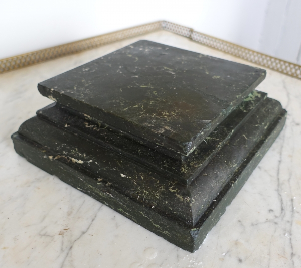 Detail — Neoclassical marble pedestal for a bust or a craft object - 19th century