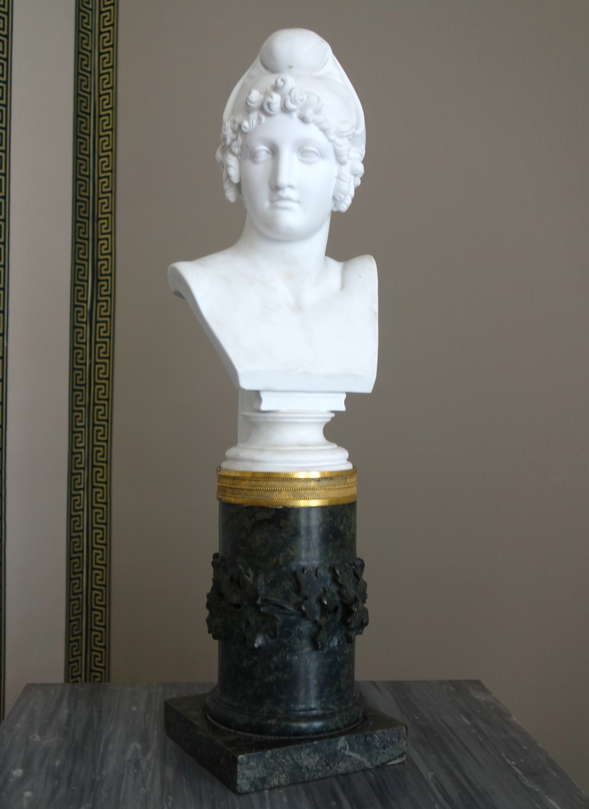 Détail — Sèvres - buste de Pâris d'après Canova en biscuit de porcelaine et marbre - vers 1830