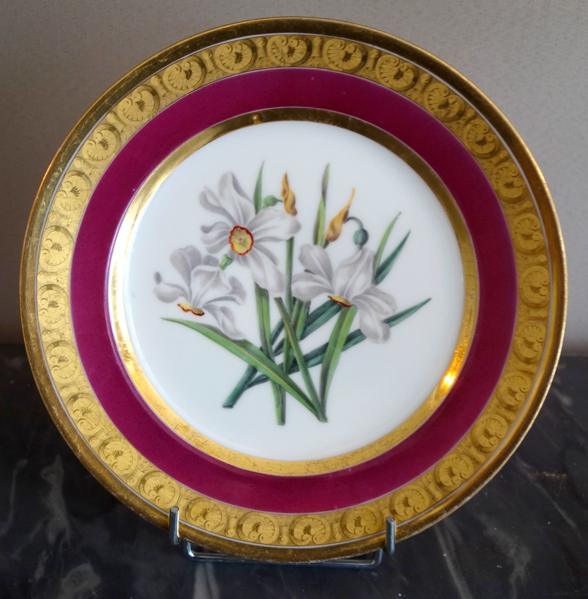 Detail — Schoelcher : Paris porcelain plate, polychromatic and gilt narcissus decoration