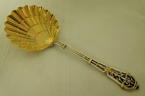 Détail — Puiforcat : cuillère à fraises en argent massif et vermeil, modèle Ferrure de style Renaissance