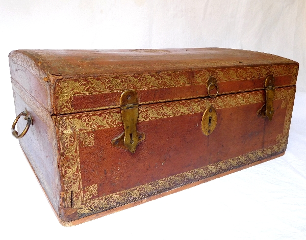 Detail — Royal origins : leather travelling box - Louis XV daugthers' coat of arms