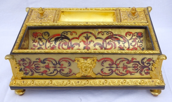 Détail — Grand encrier de style Louis XIV, nécessaire de bureau en marqueterie Boulle et bronze doré à l'or fin