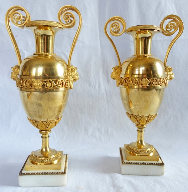 Détail — Claude Galle : paire de vases cassolettes d'époque Directoire en bronze doré au mercure
