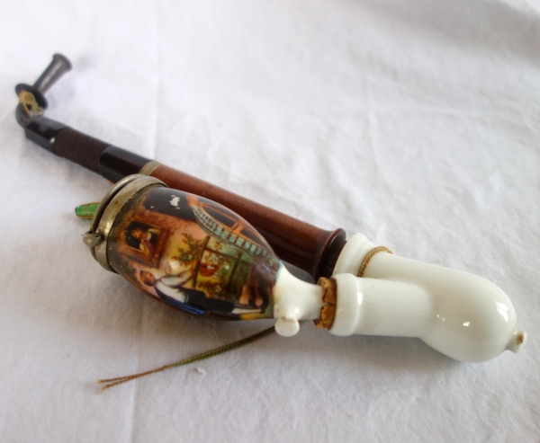 Detail — German porcelain pipe - Bavaria, 19th century