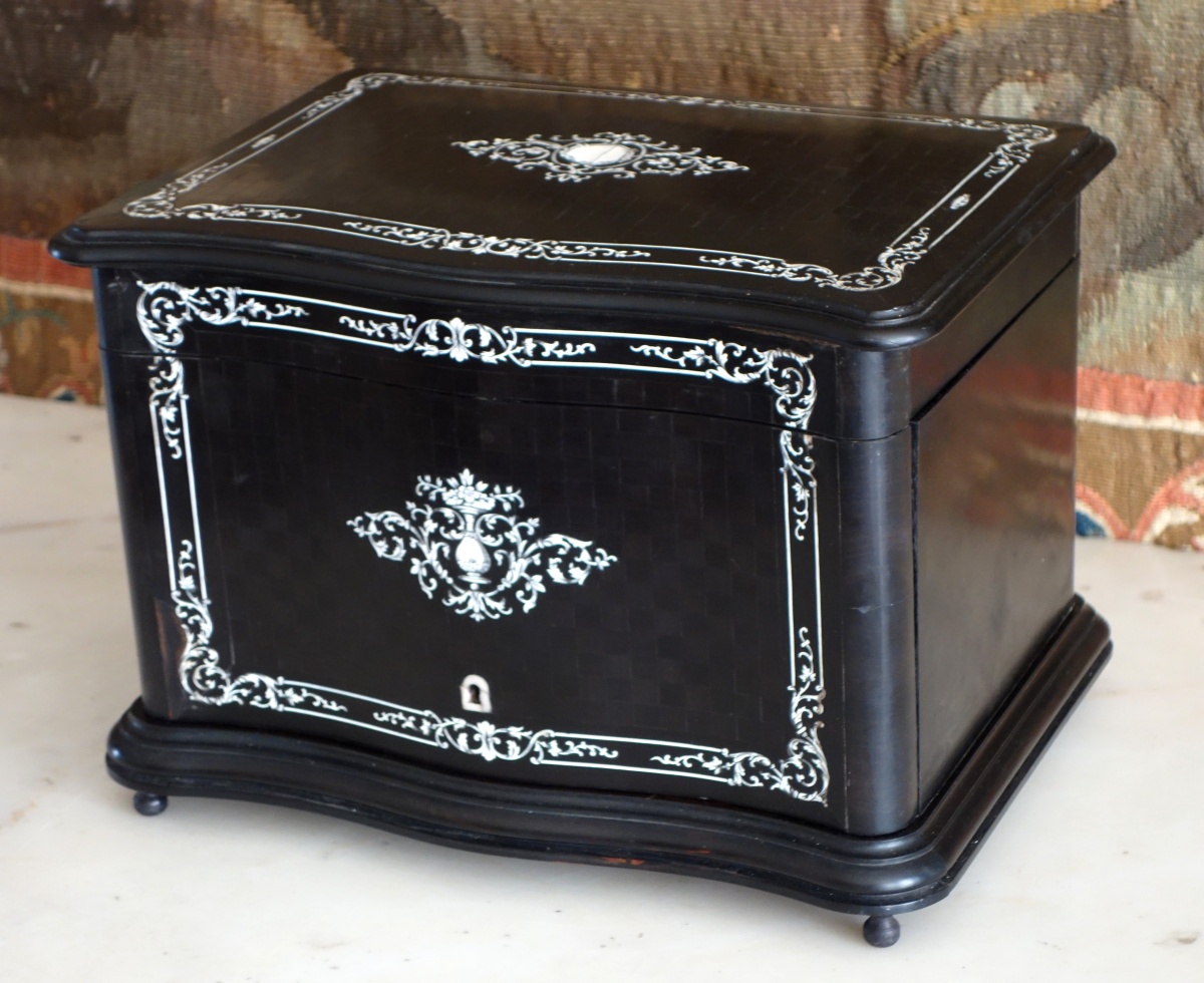 Detail — Ebony and ivory marquetry cigar box, Napoleon III period, attributed to Diehl