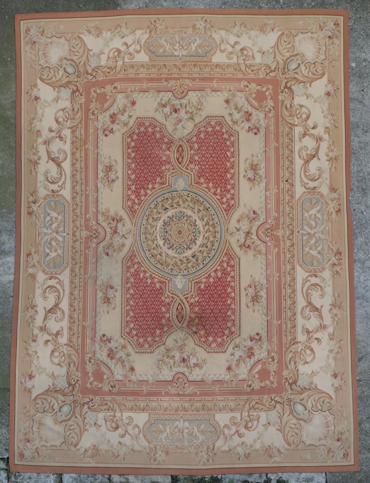Détail — Grand tapis d'Aubusson de style néoclassique - 371cm x 264cm