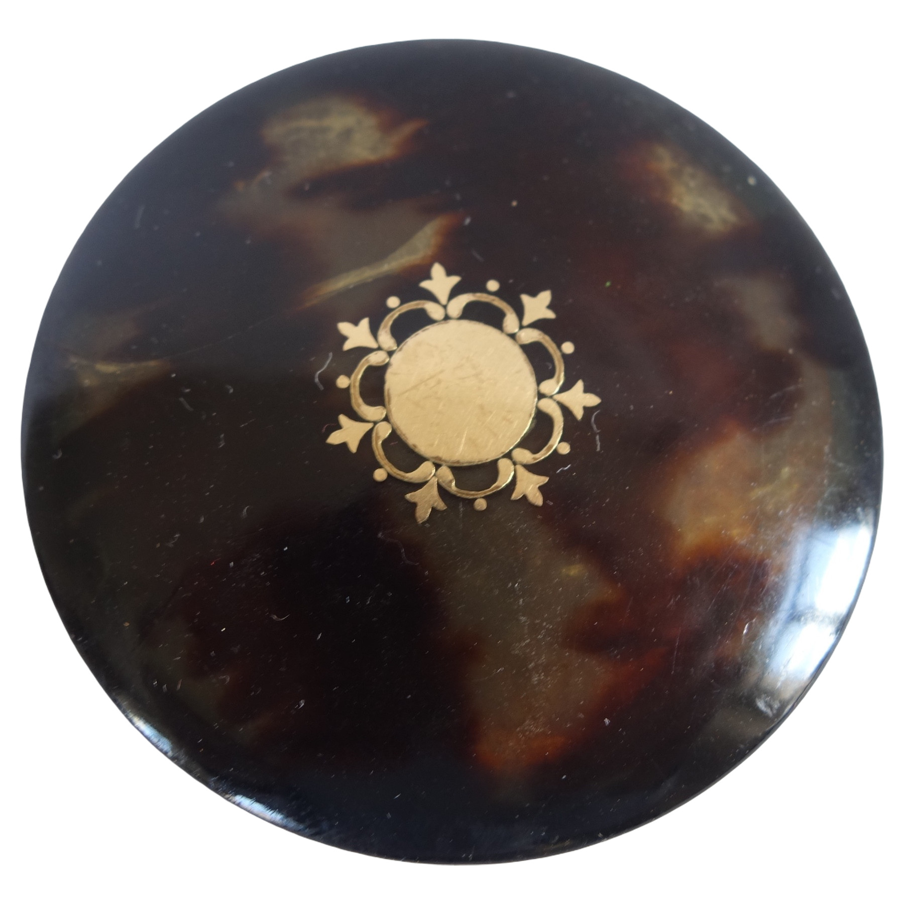 Tortoiseshell pill box inlayed with gold - 19th century