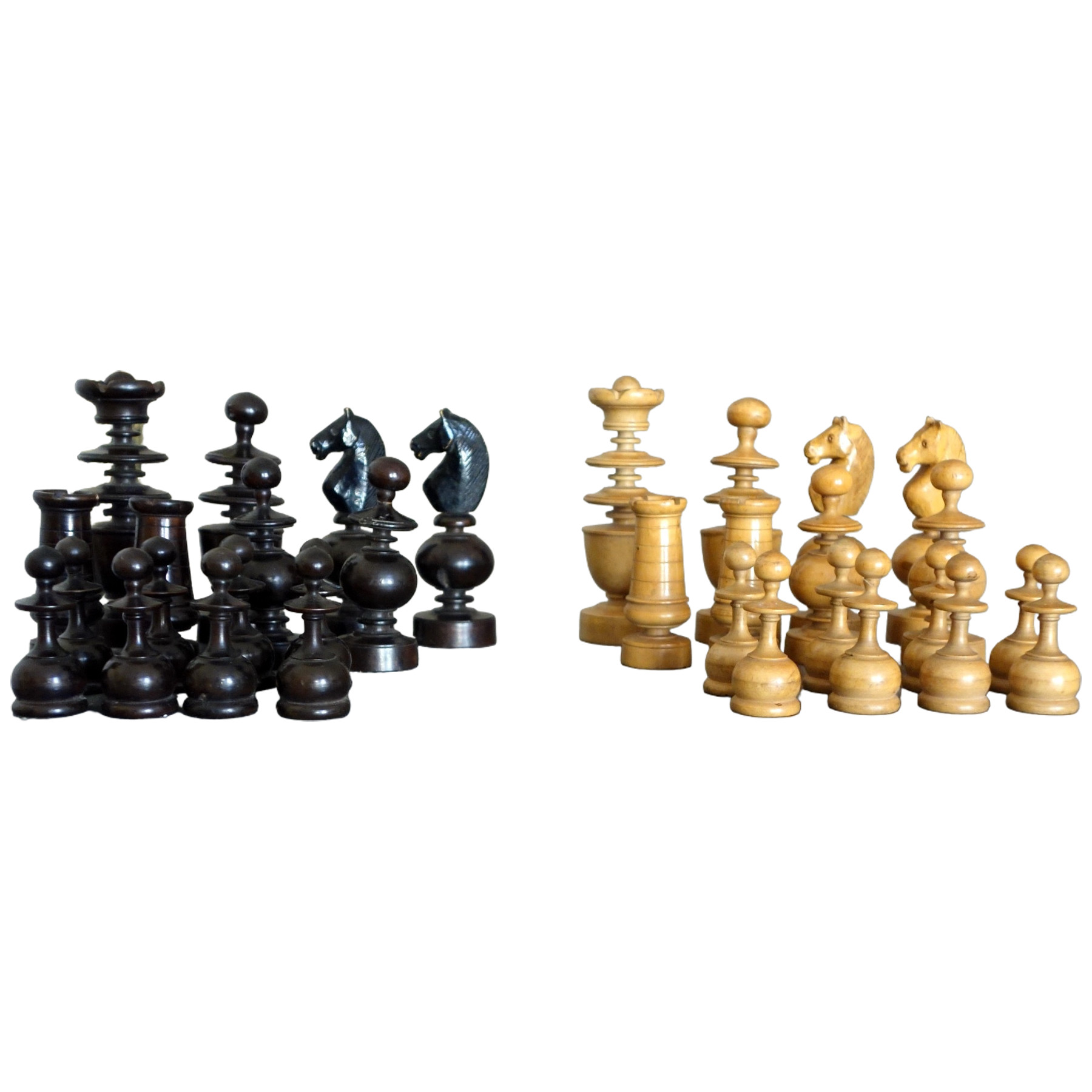 Sculpted box tree chess game - 19th century