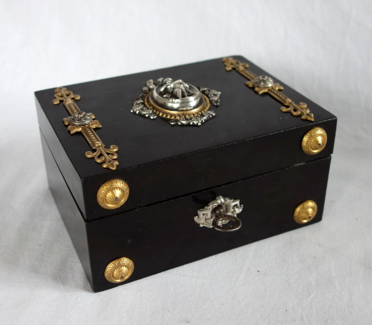 Détail — Coffret à bijoux Napoléon III en ébène et bronze doré, style Néo-Renaissance