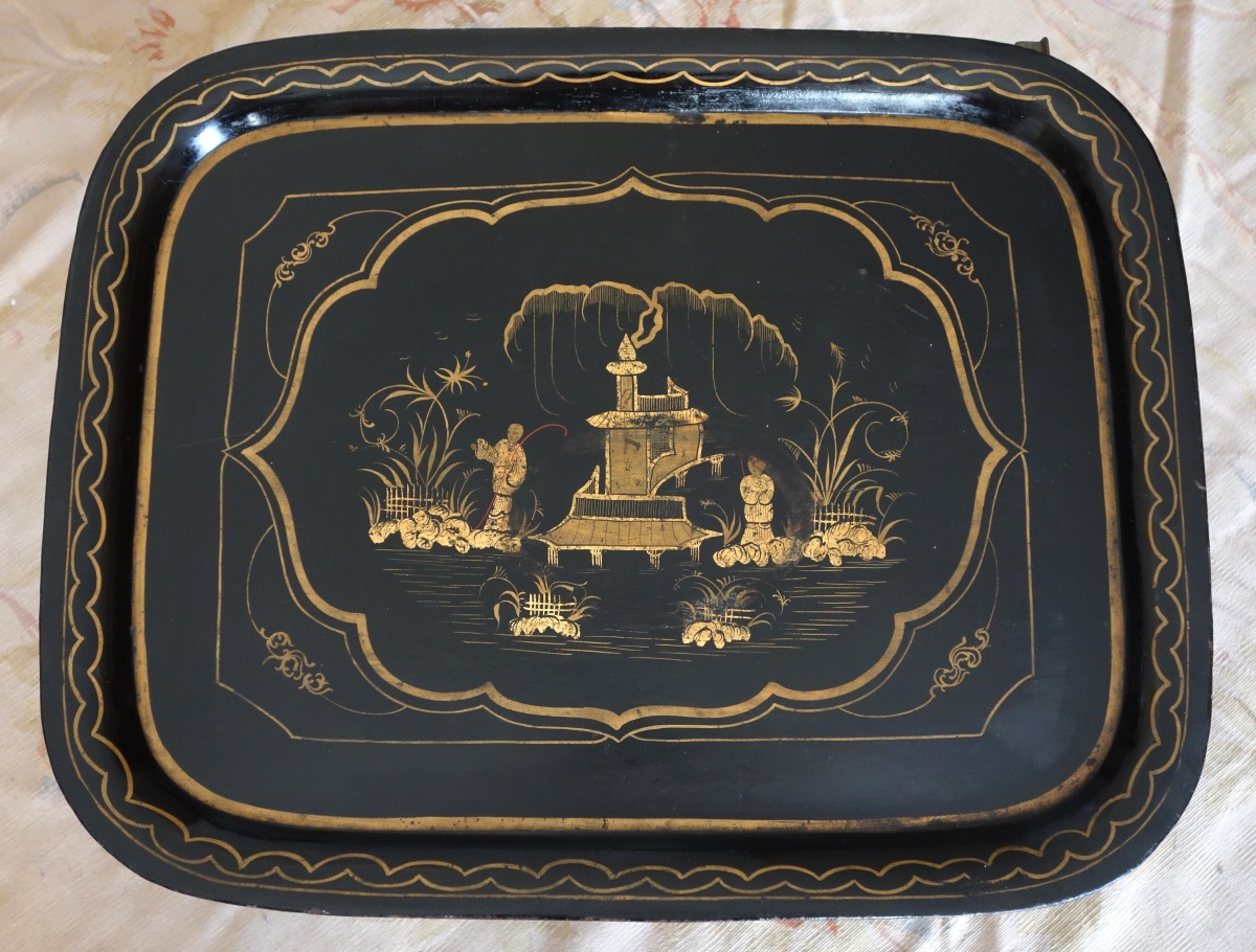 Détail — Lacquered sheet metal tray, oriental style gilt patterns, Napoleon III period - 67cm x 53cm