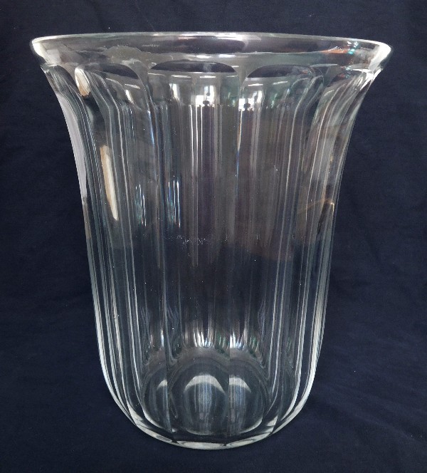 Détail — Grand vase en cristal de Baccarat à côtes taillées (modèle Malmaison) signé