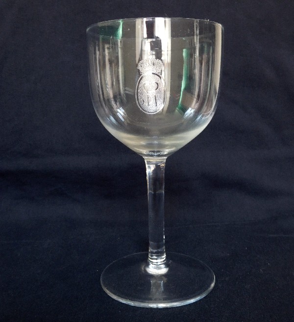 Detail — St Louis crystal wine glass, Olympe pattern, Royal Crown - signé