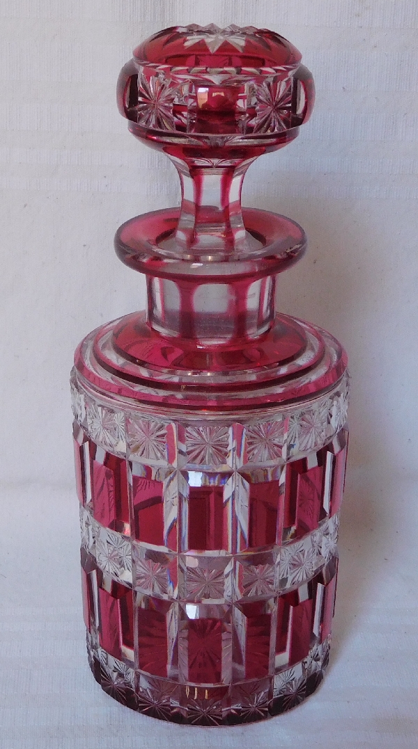 Detail — Baccarat crystal perfume bottle, pink overlay Diamants etoiles pattern